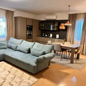 https://vila-chaplin.hotels-in-tirana.com
